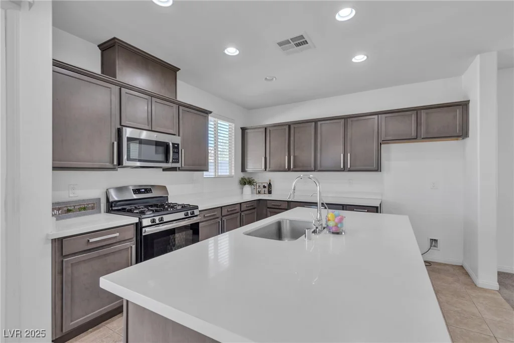 6832 Upland Heights, Las Vegas, NV 89142