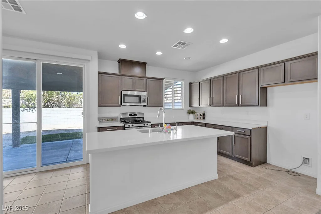 6832 Upland Heights, Las Vegas, NV 89142