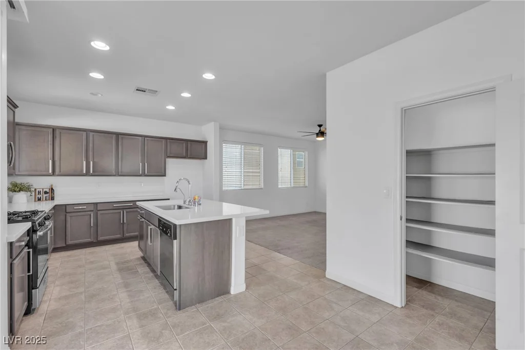 6832 Upland Heights, Las Vegas, NV 89142