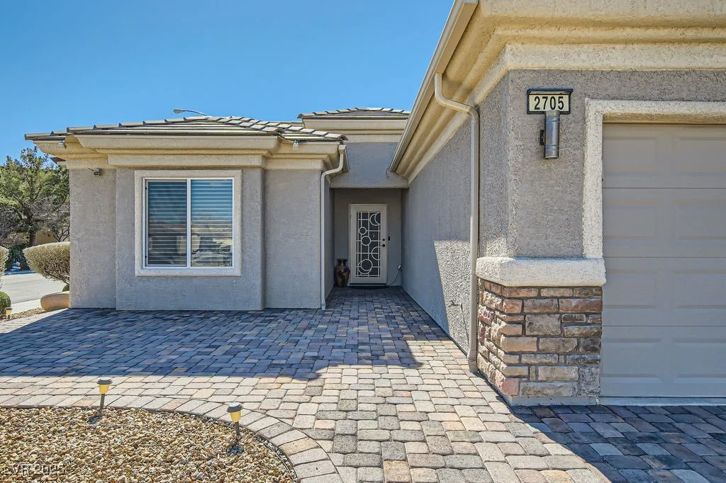 2705 Cuckoo Shrike, North Las Vegas, NV 89084