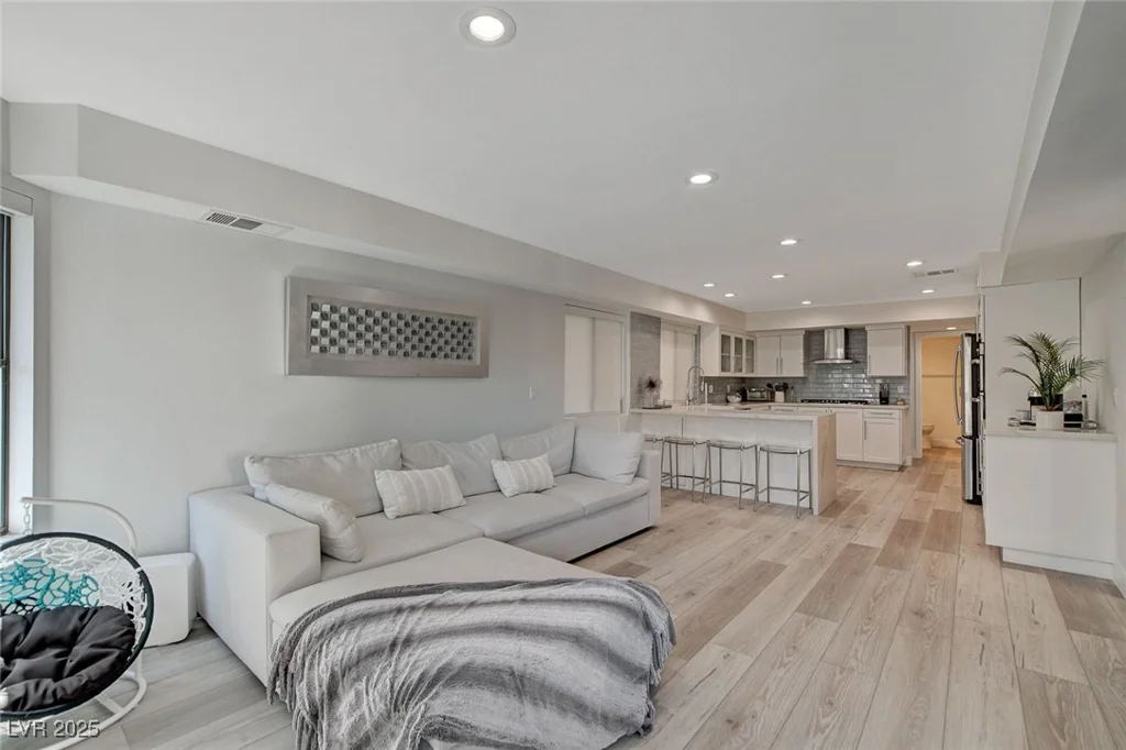 3012 Waterside, Las Vegas, NV 89117