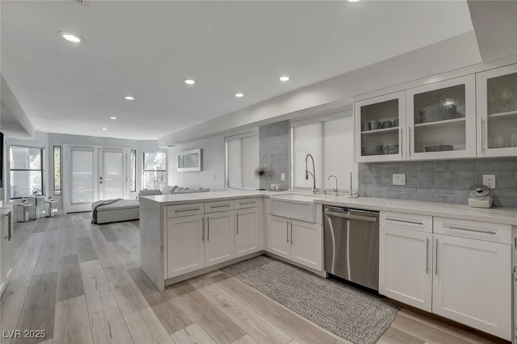 3012 Waterside, Las Vegas, NV 89117