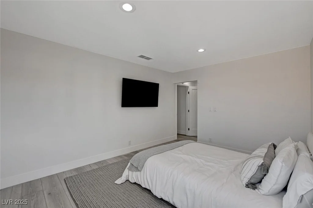 3012 Waterside, Las Vegas, NV 89117