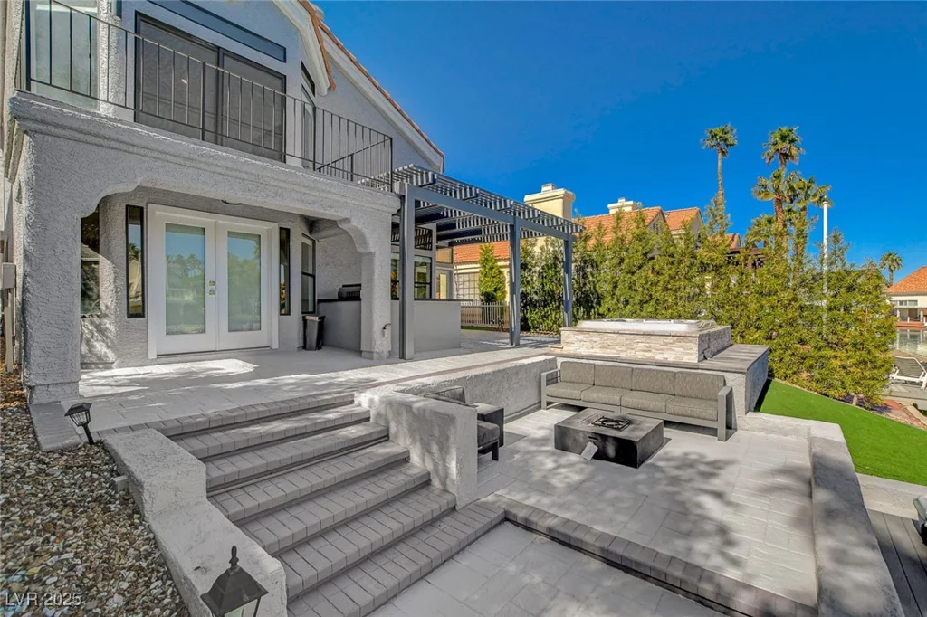3012 Waterside, Las Vegas, NV 89117
