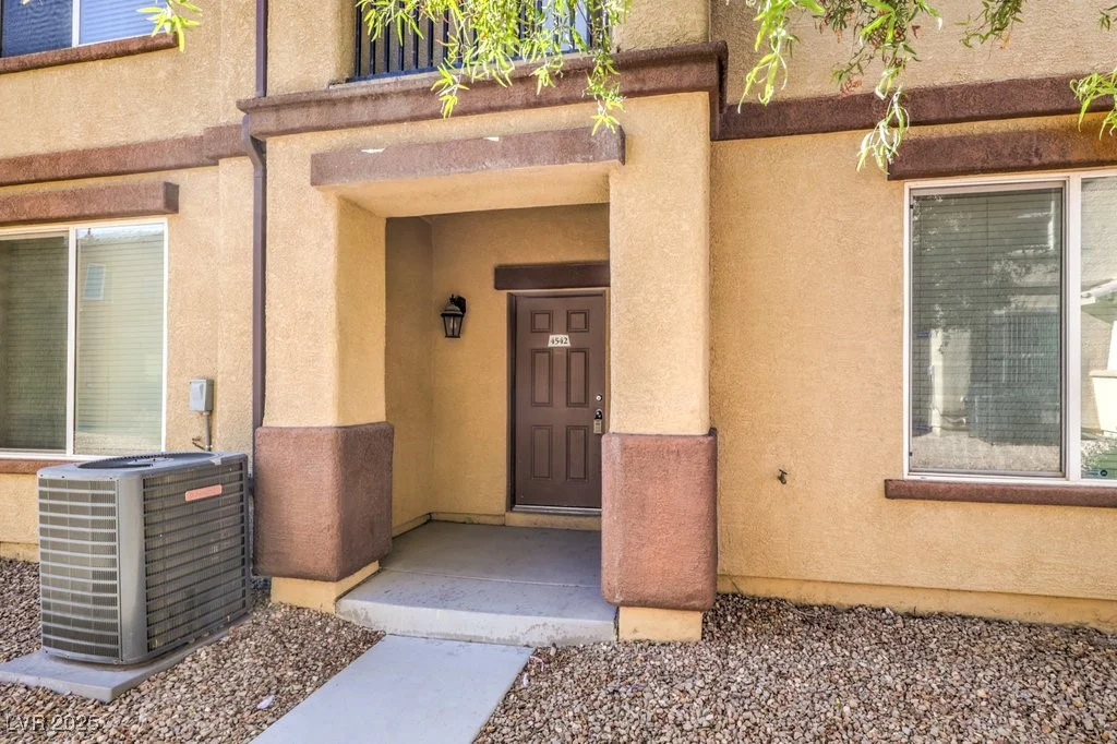 4542 Townwall, Las Vegas, NV 89115