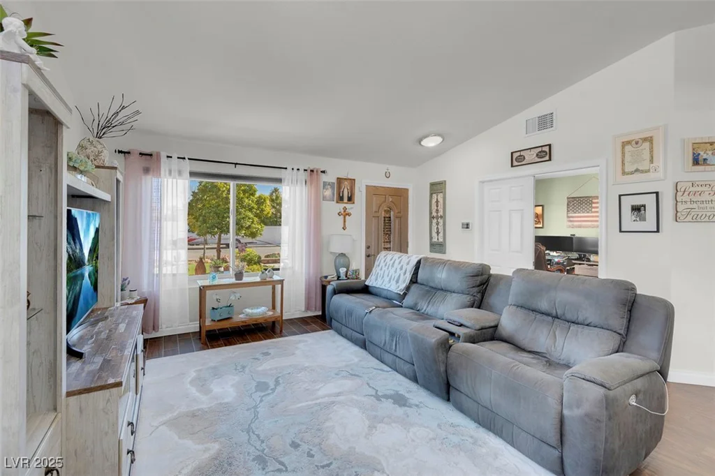 6109 Flaming Arrow, North Las Vegas, NV 89031
