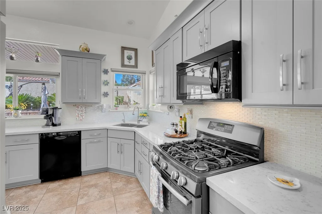 6109 Flaming Arrow, North Las Vegas, NV 89031