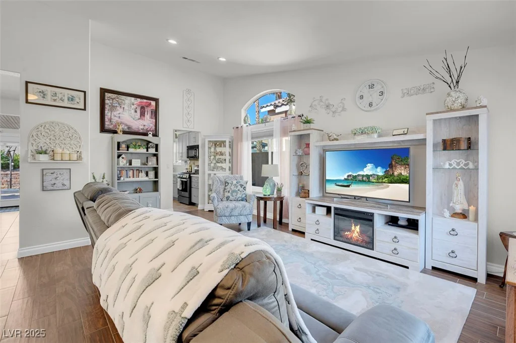 6109 Flaming Arrow, North Las Vegas, NV 89031