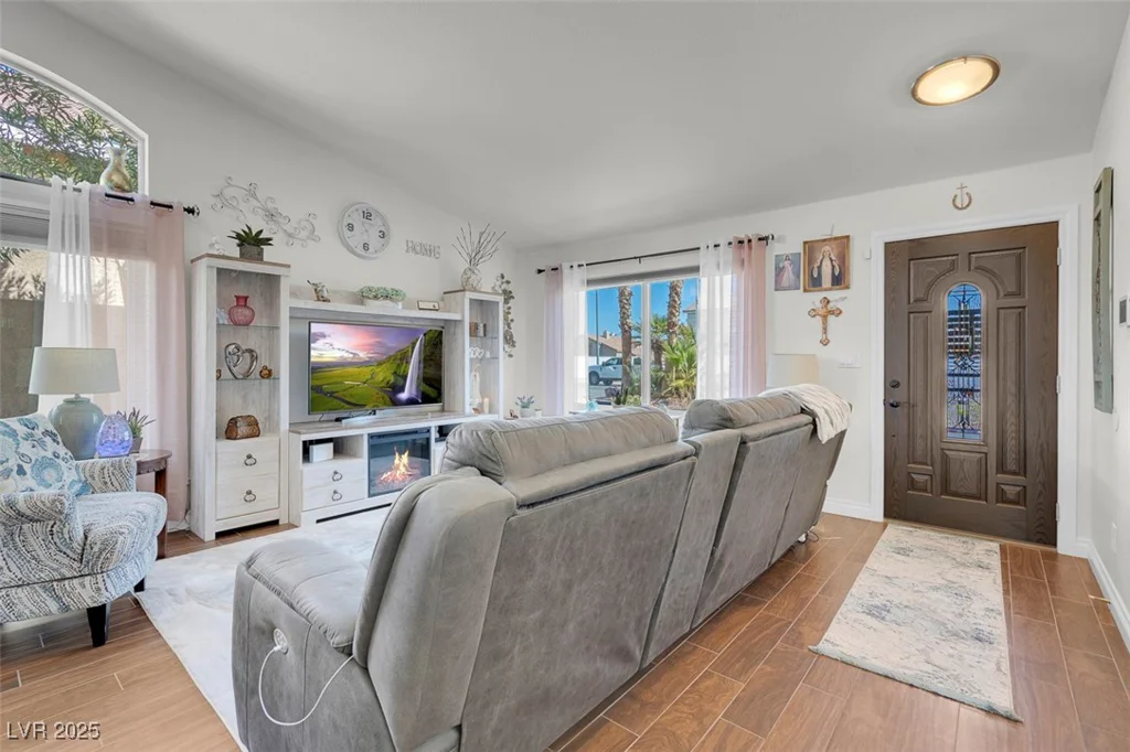 6109 Flaming Arrow, North Las Vegas, NV 89031