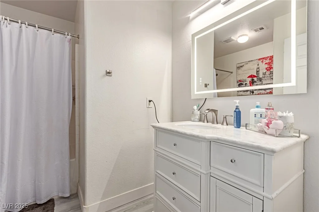 4786 Valleyside, Las Vegas, NV 89115
