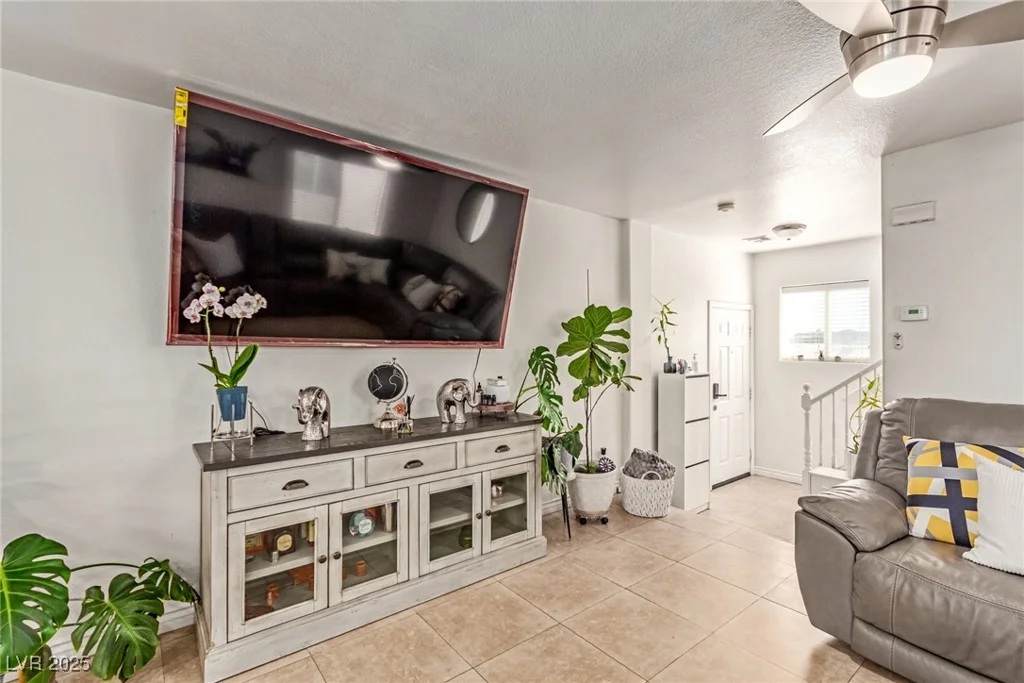 4786 Valleyside, Las Vegas, NV 89115