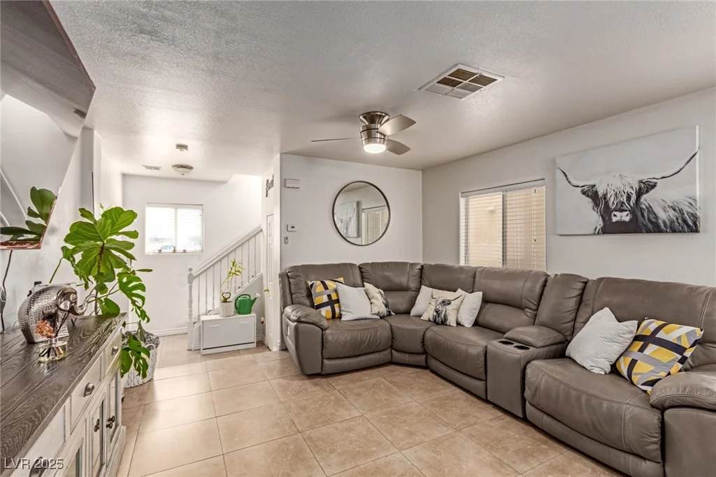 4786 Valleyside, Las Vegas, NV 89115