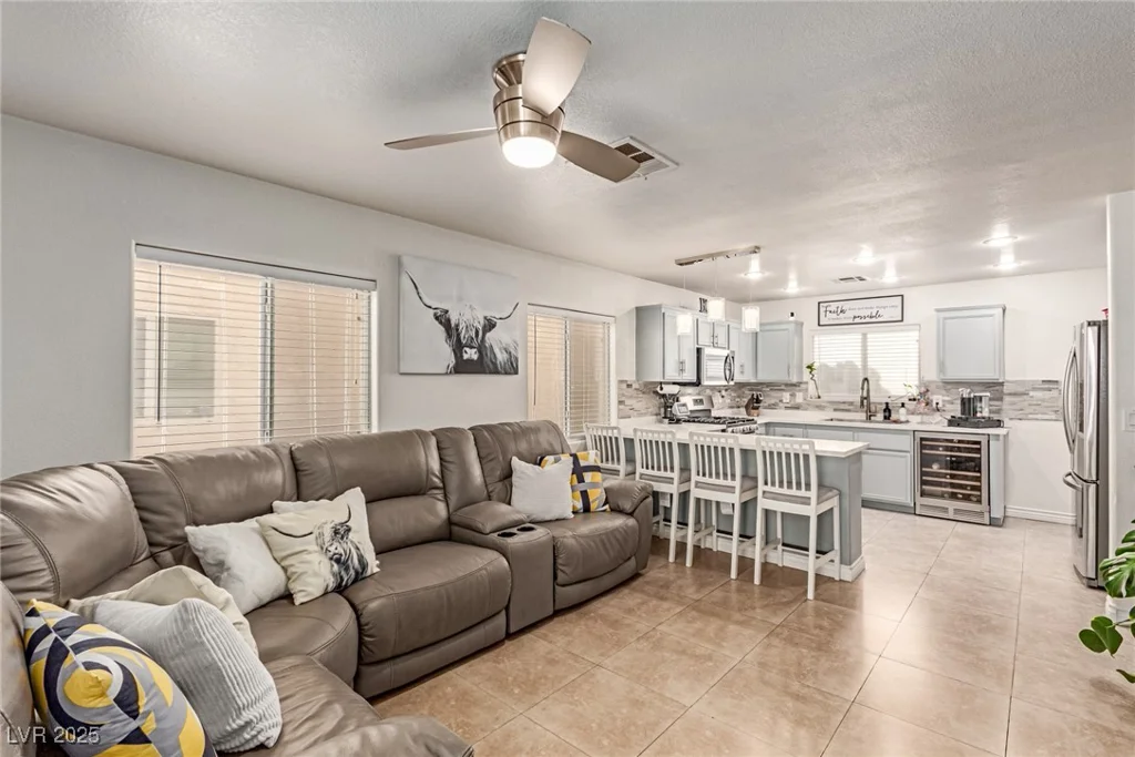 4786 Valleyside, Las Vegas, NV 89115
