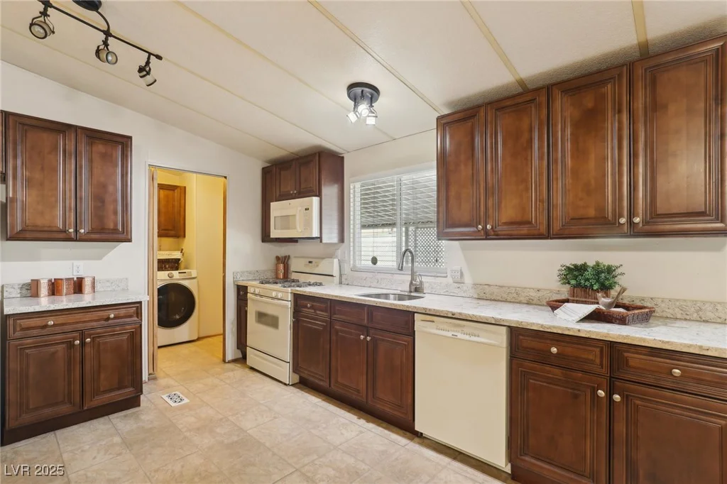 5448 Aldama, Las Vegas, NV 89122