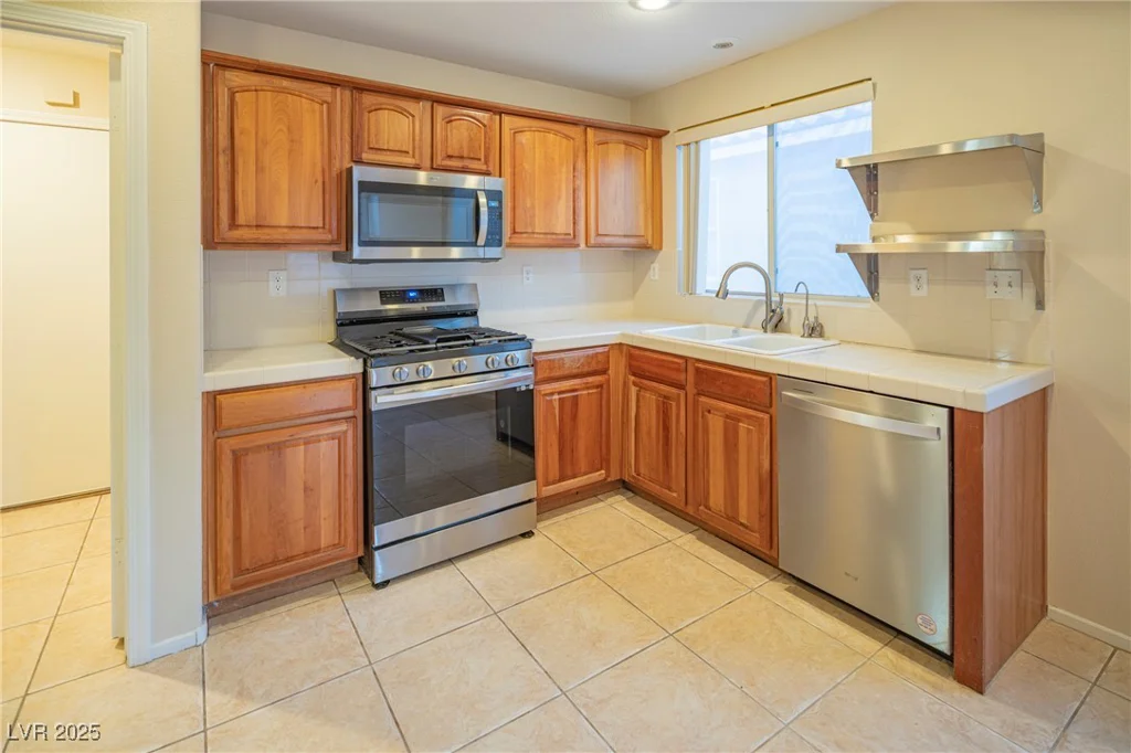 3725 Shanagolden, Las Vegas, NV 89129