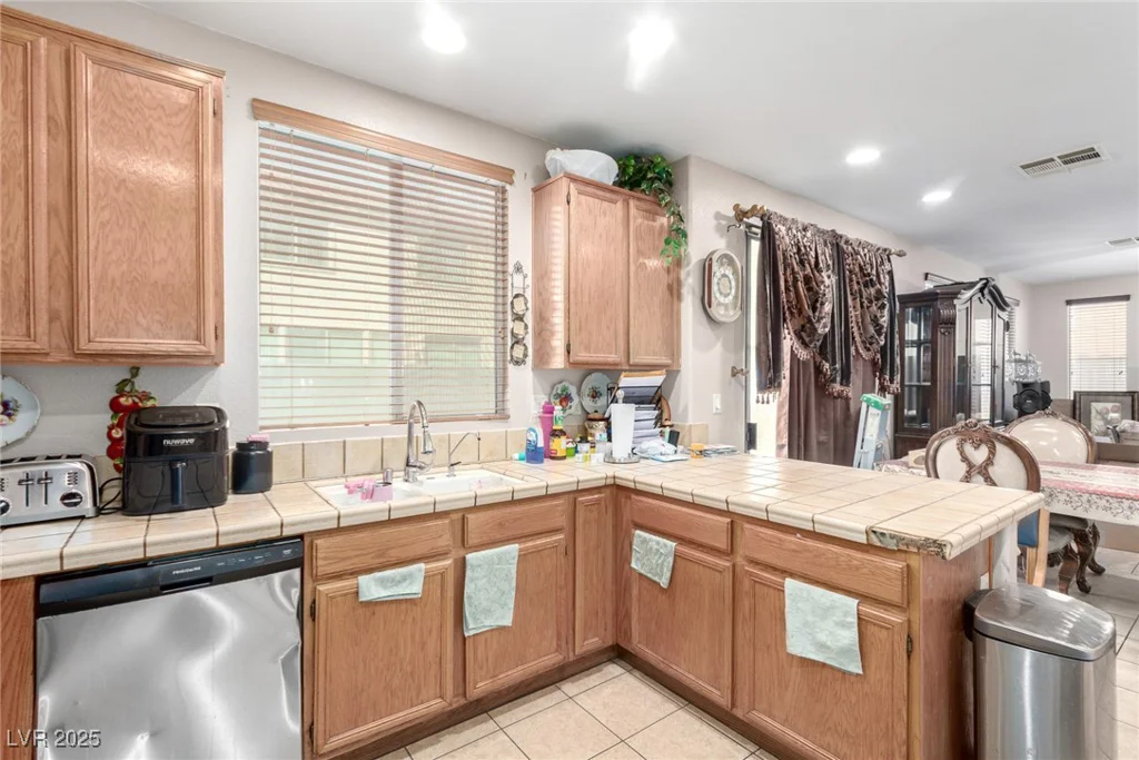 1930 Silver Crest, North Las Vegas, NV 89031