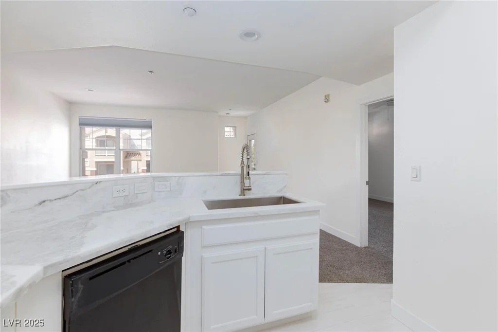 5855 Valley, North Las Vegas, NV 89031
