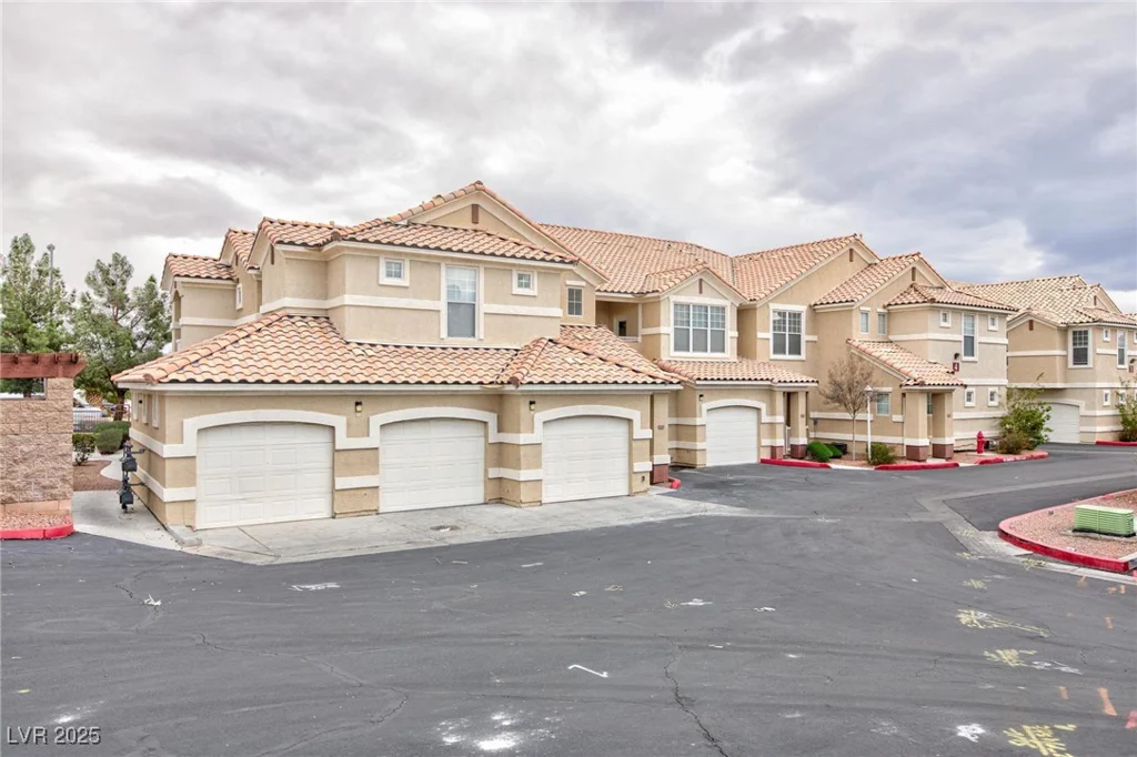 5855 Valley, North Las Vegas, NV 89031