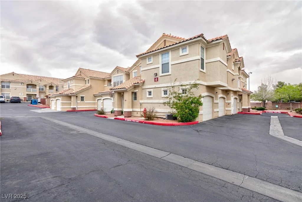 5855 Valley, North Las Vegas, NV 89031