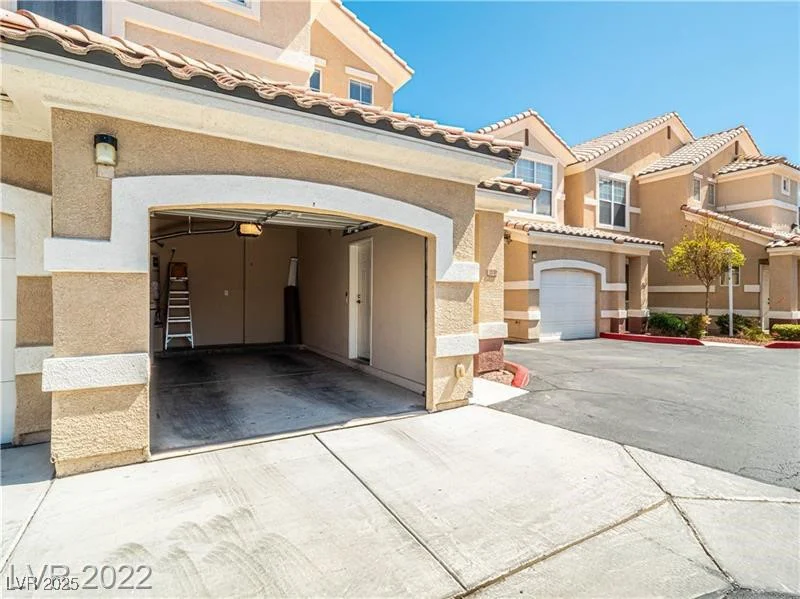 5855 Valley, North Las Vegas, NV 89031