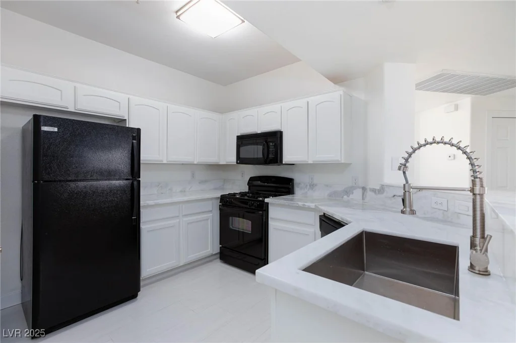 5855 Valley, North Las Vegas, NV 89031