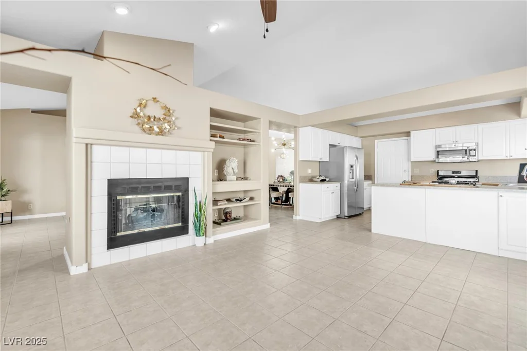 7624 Desert Delta, Las Vegas, NV 89128