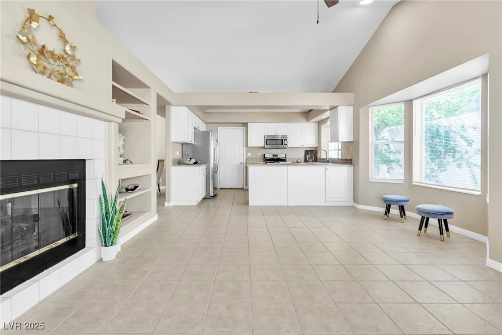7624 Desert Delta, Las Vegas, NV 89128
