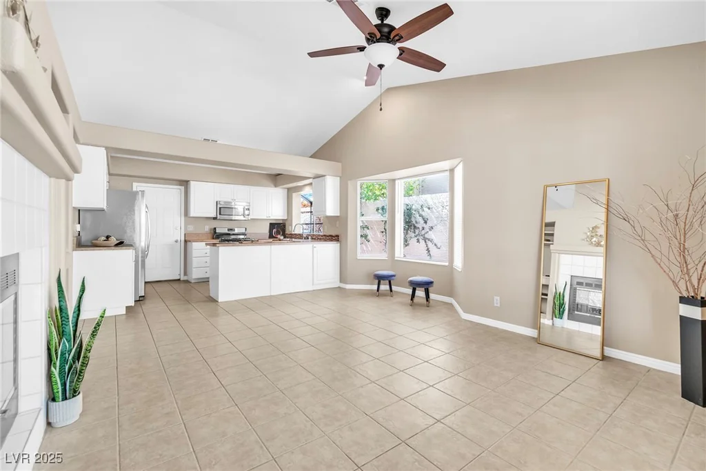 7624 Desert Delta, Las Vegas, NV 89128