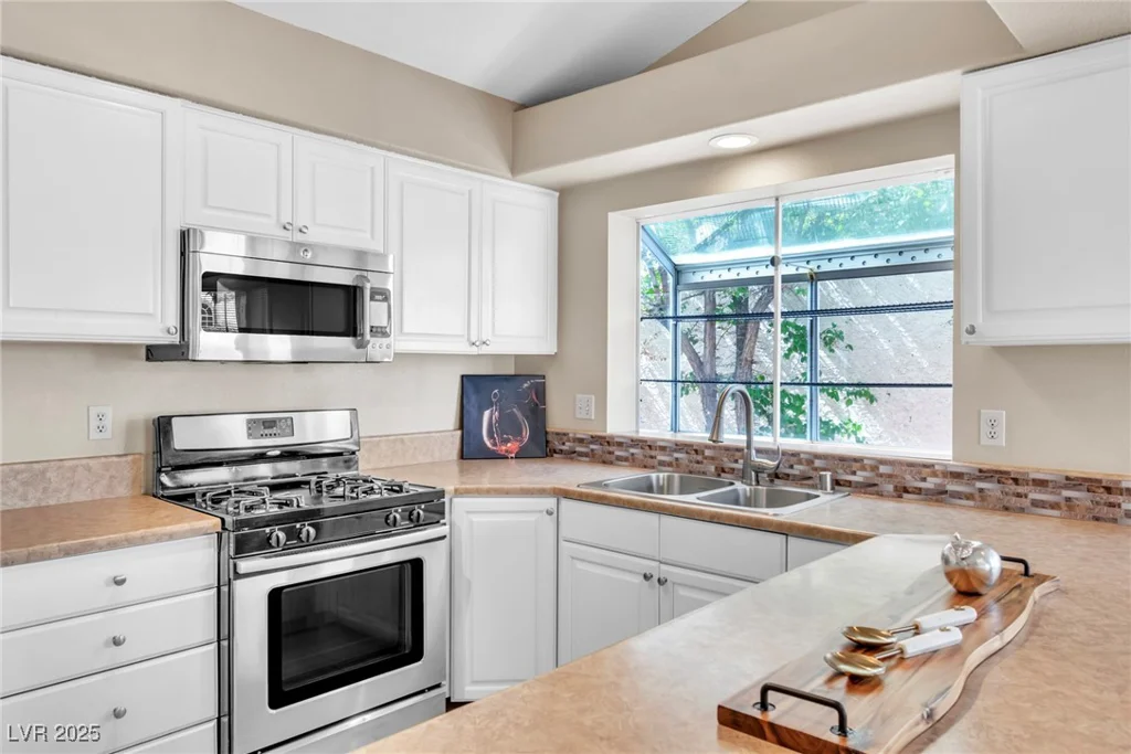 7624 Desert Delta, Las Vegas, NV 89128