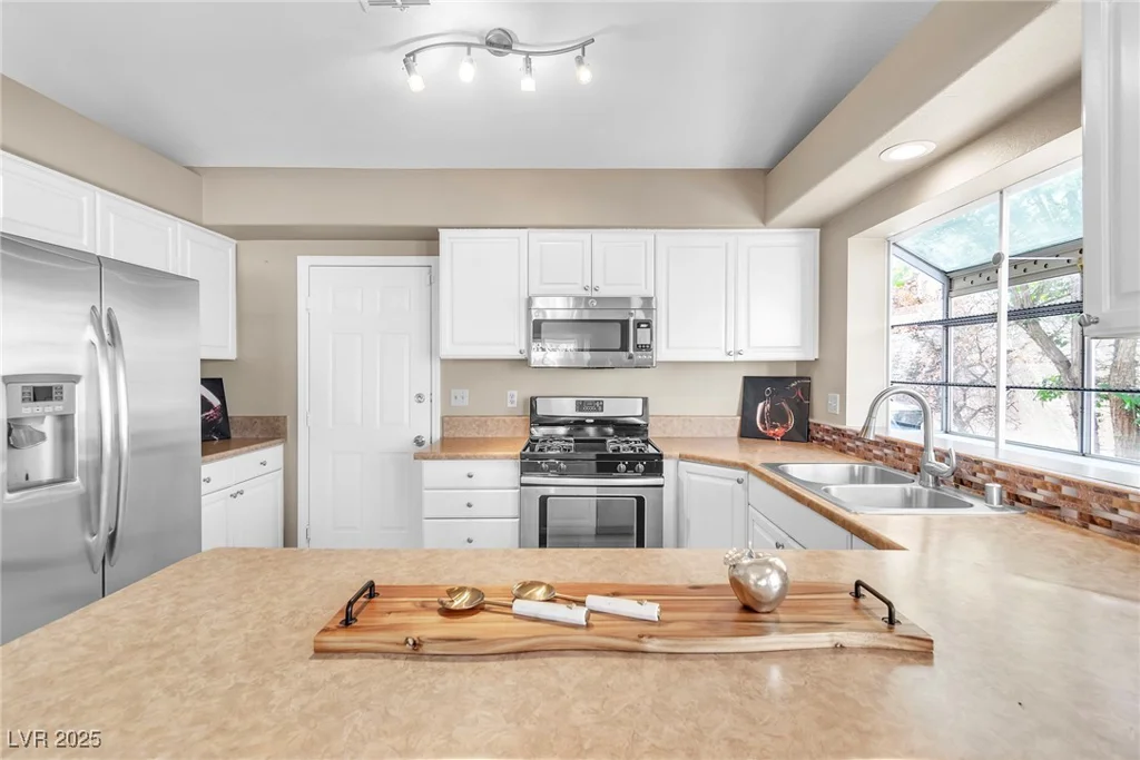 7624 Desert Delta, Las Vegas, NV 89128