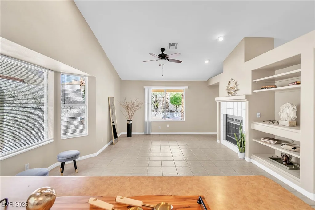 7624 Desert Delta, Las Vegas, NV 89128
