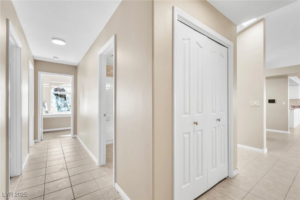 7624 Desert Delta, Las Vegas, NV 89128