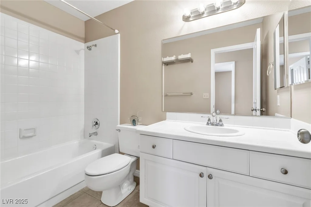 7624 Desert Delta, Las Vegas, NV 89128