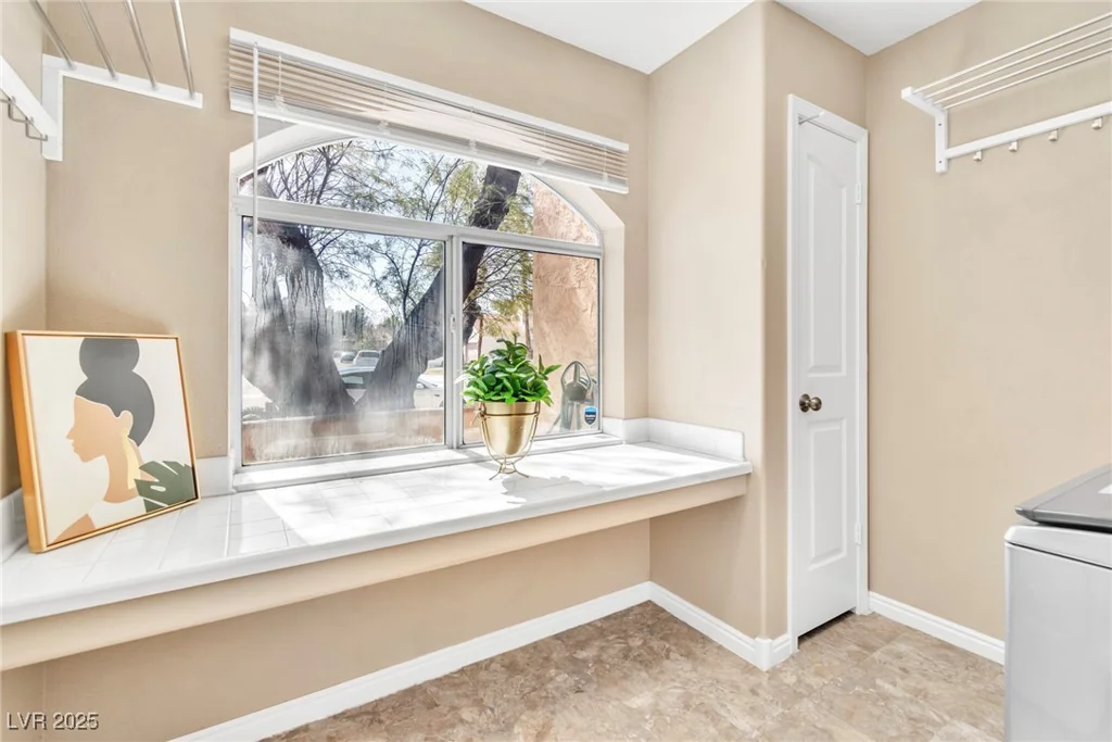 7624 Desert Delta, Las Vegas, NV 89128