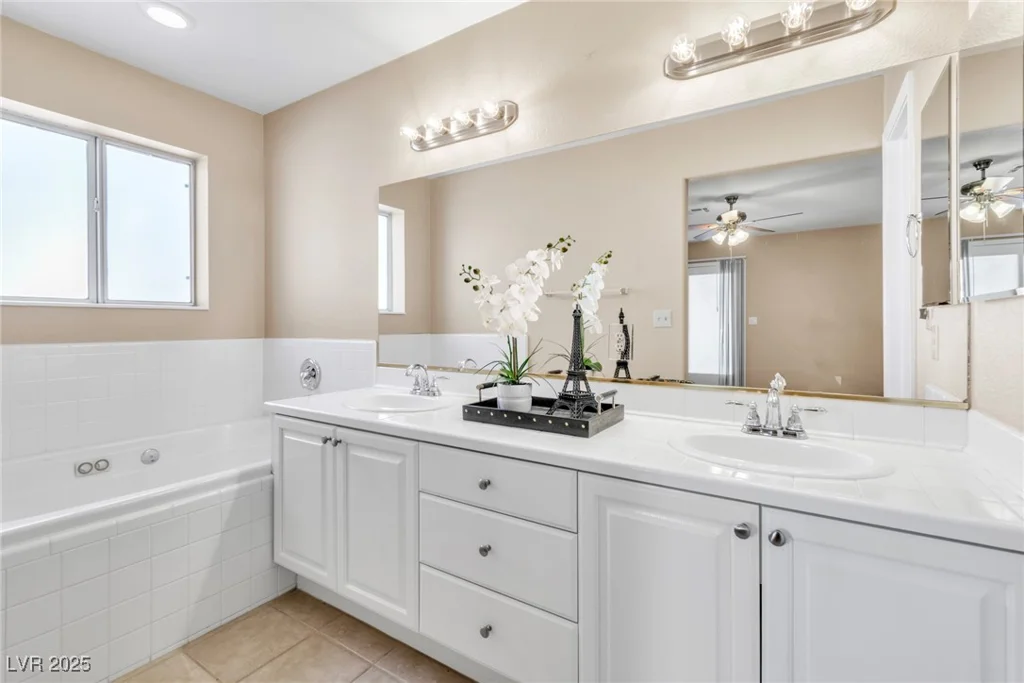 7624 Desert Delta, Las Vegas, NV 89128