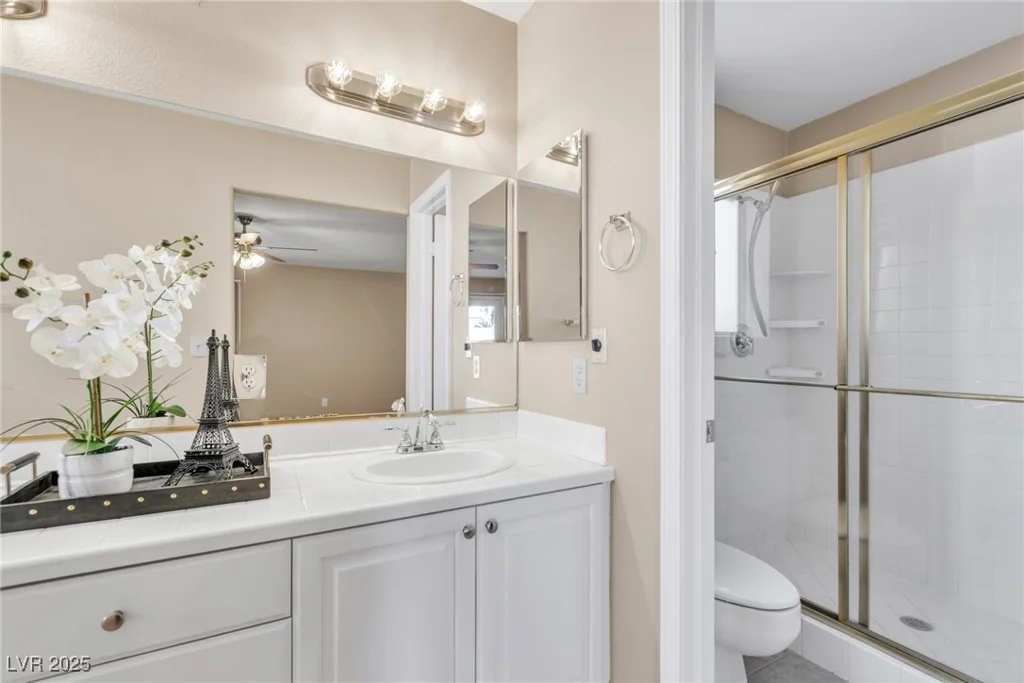 7624 Desert Delta, Las Vegas, NV 89128