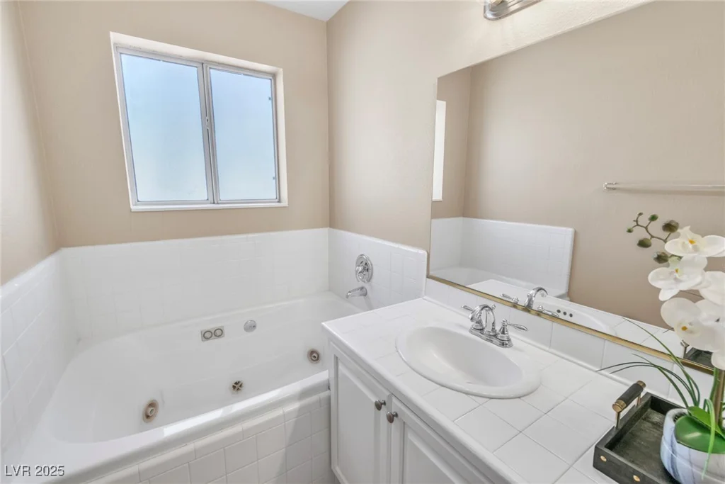 7624 Desert Delta, Las Vegas, NV 89128