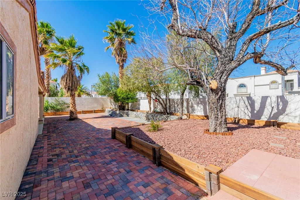7624 Desert Delta, Las Vegas, NV 89128