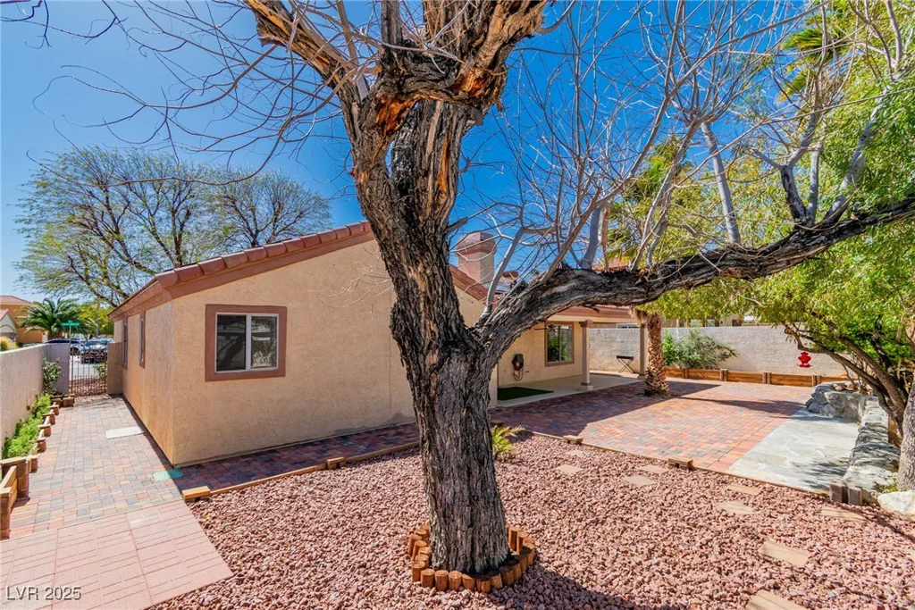 7624 Desert Delta, Las Vegas, NV 89128