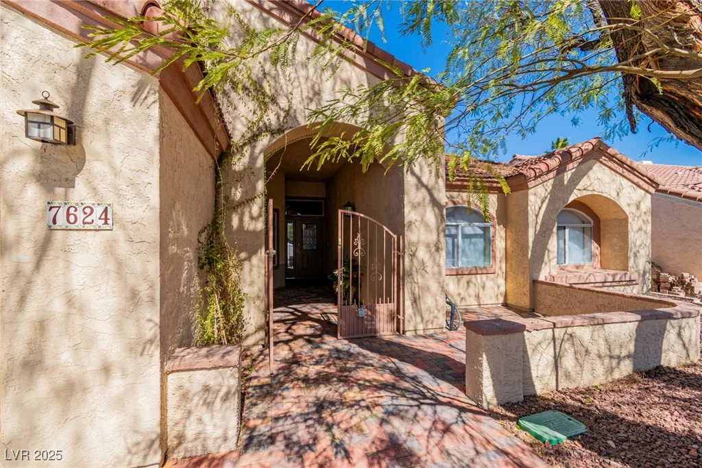 7624 Desert Delta, Las Vegas, NV 89128