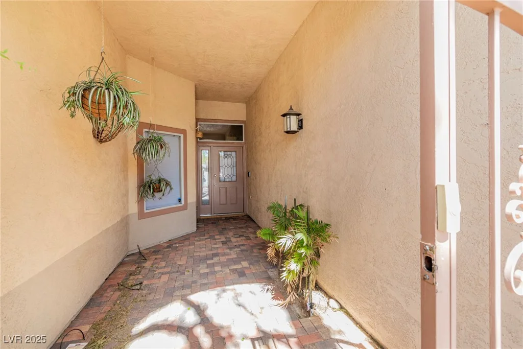 7624 Desert Delta, Las Vegas, NV 89128