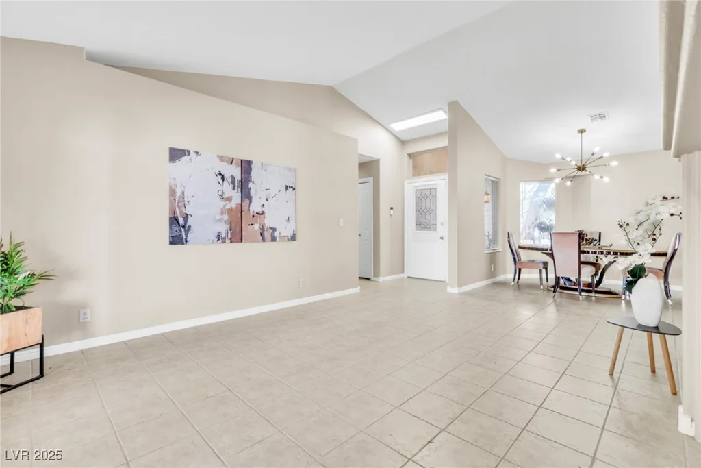 7624 Desert Delta, Las Vegas, NV 89128