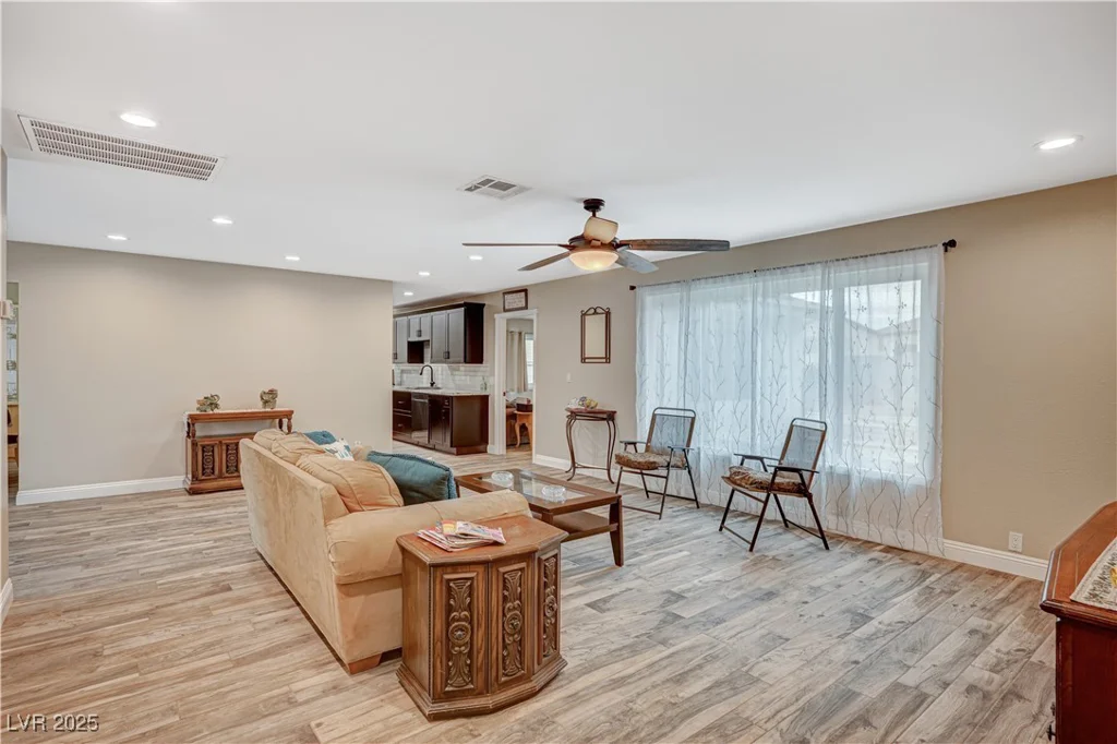 4625 Robindale, Las Vegas, NV 89139