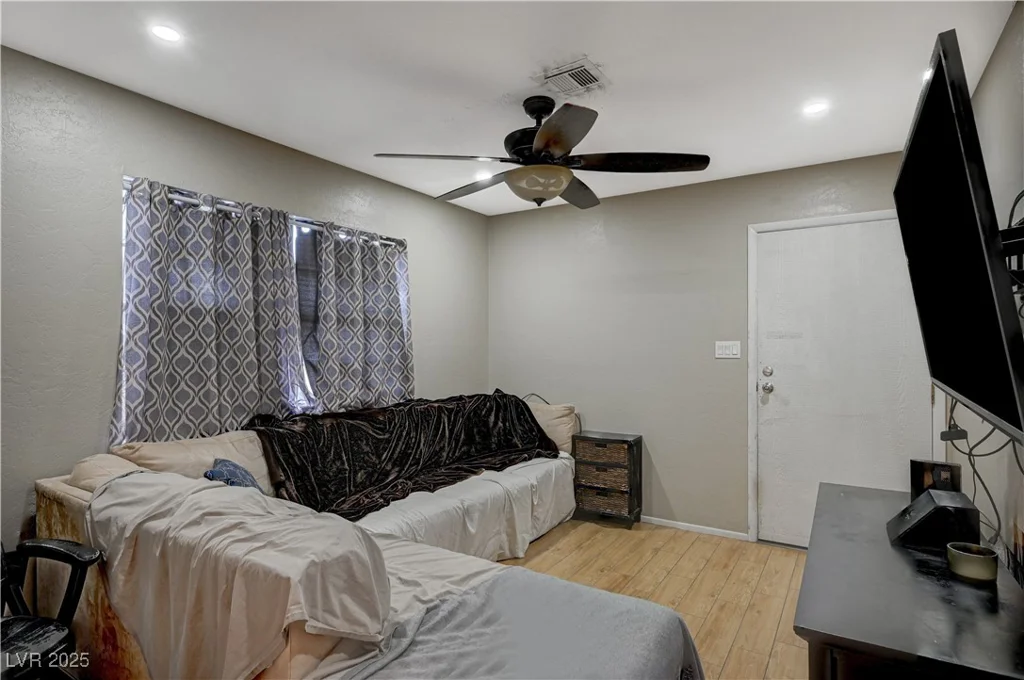 4625 Robindale, Las Vegas, NV 89139