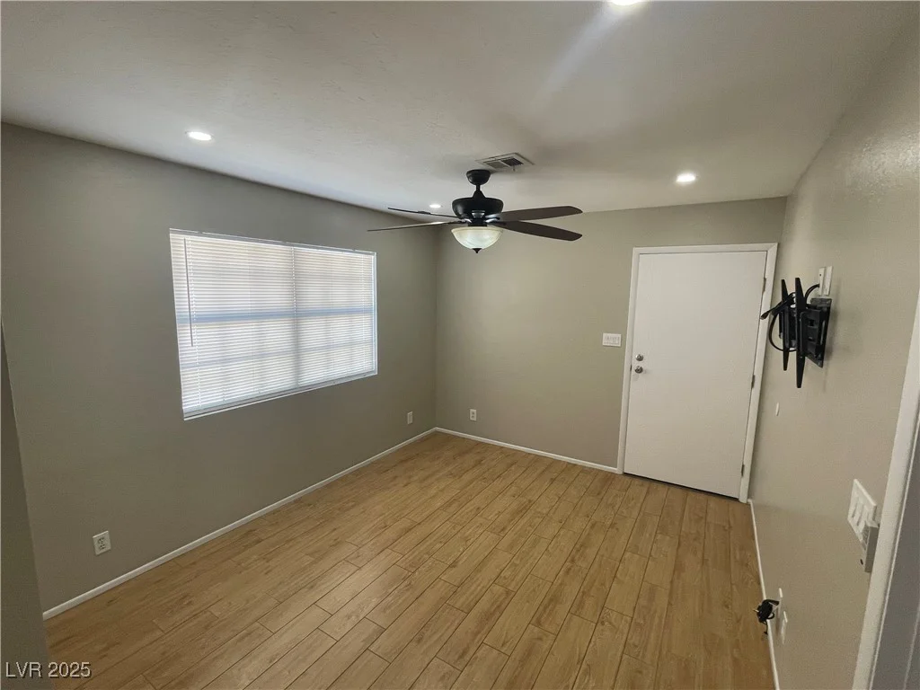 4625 Robindale, Las Vegas, NV 89139