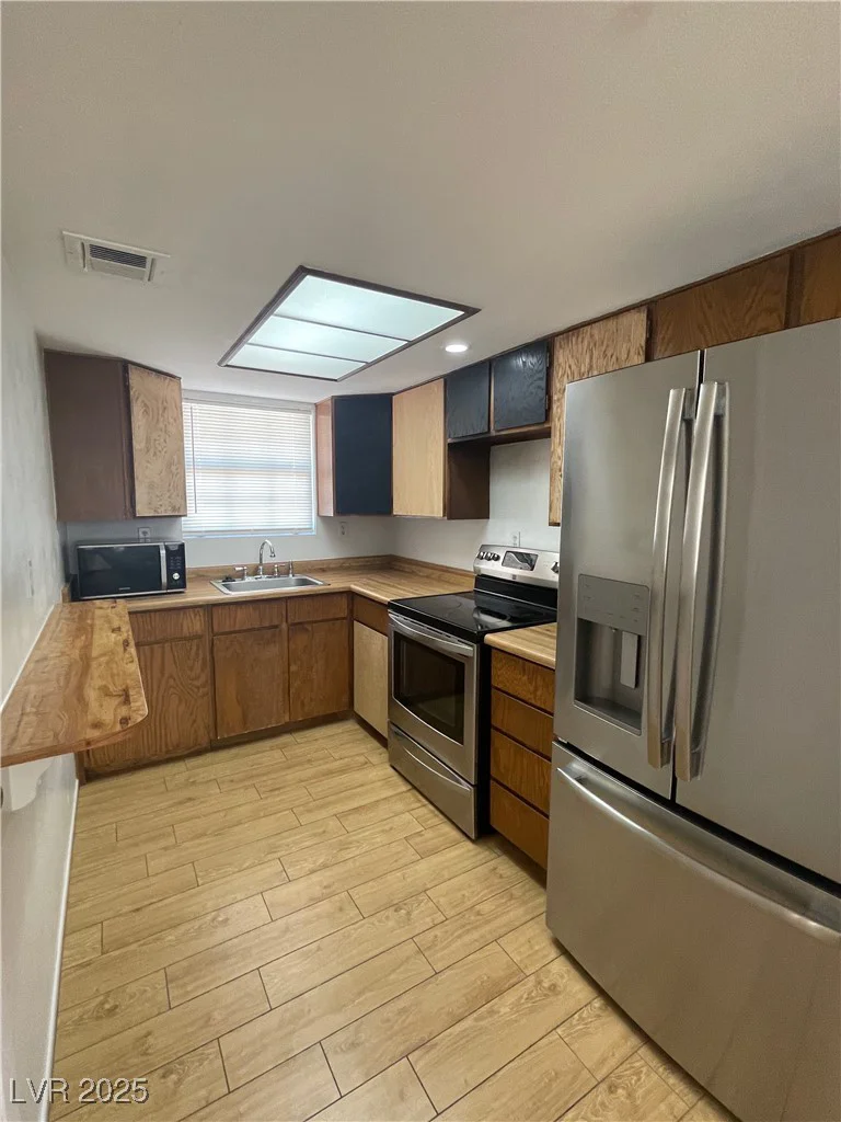 4625 Robindale, Las Vegas, NV 89139