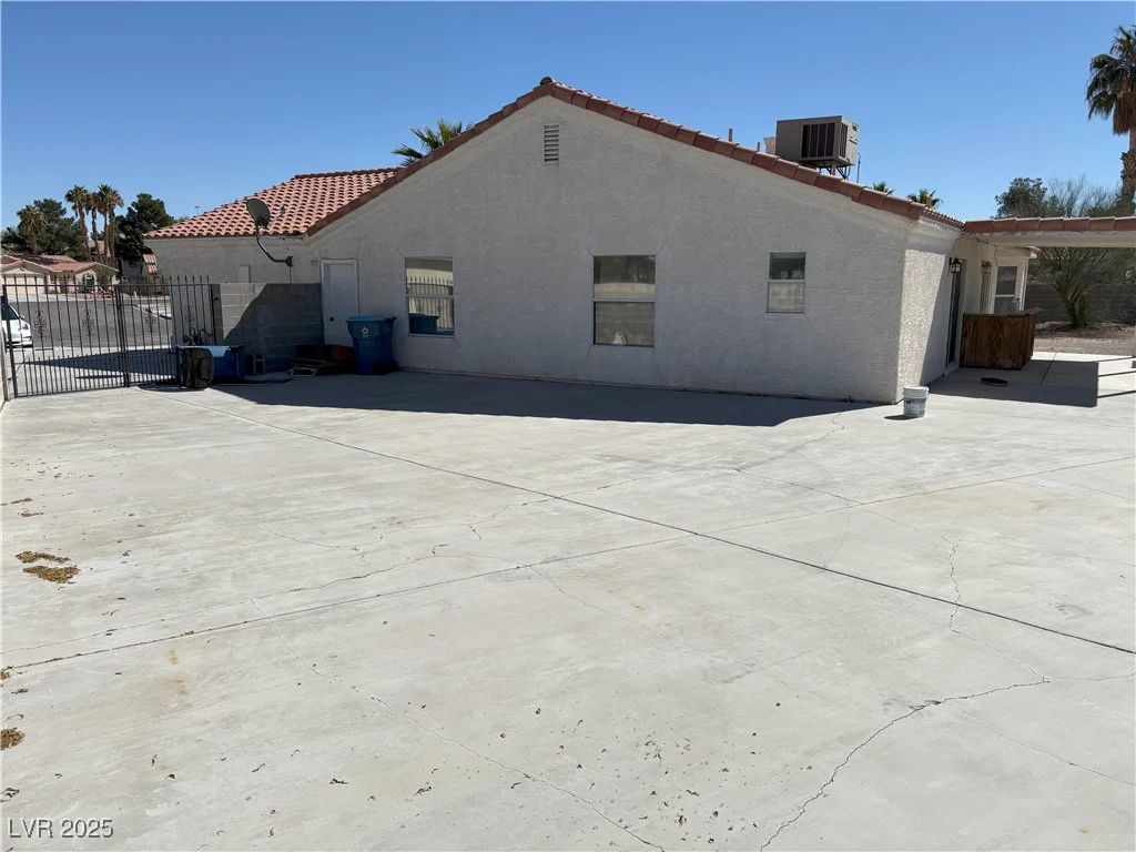 7133 Tropical Island, Las Vegas, NV 89129