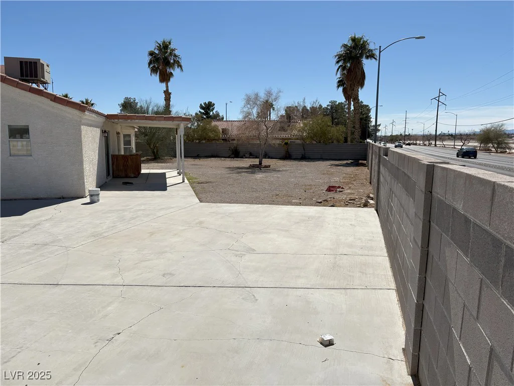7133 Tropical Island, Las Vegas, NV 89129