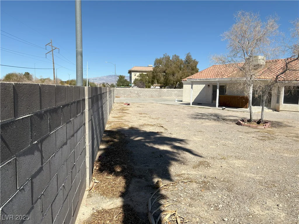 7133 Tropical Island, Las Vegas, NV 89129