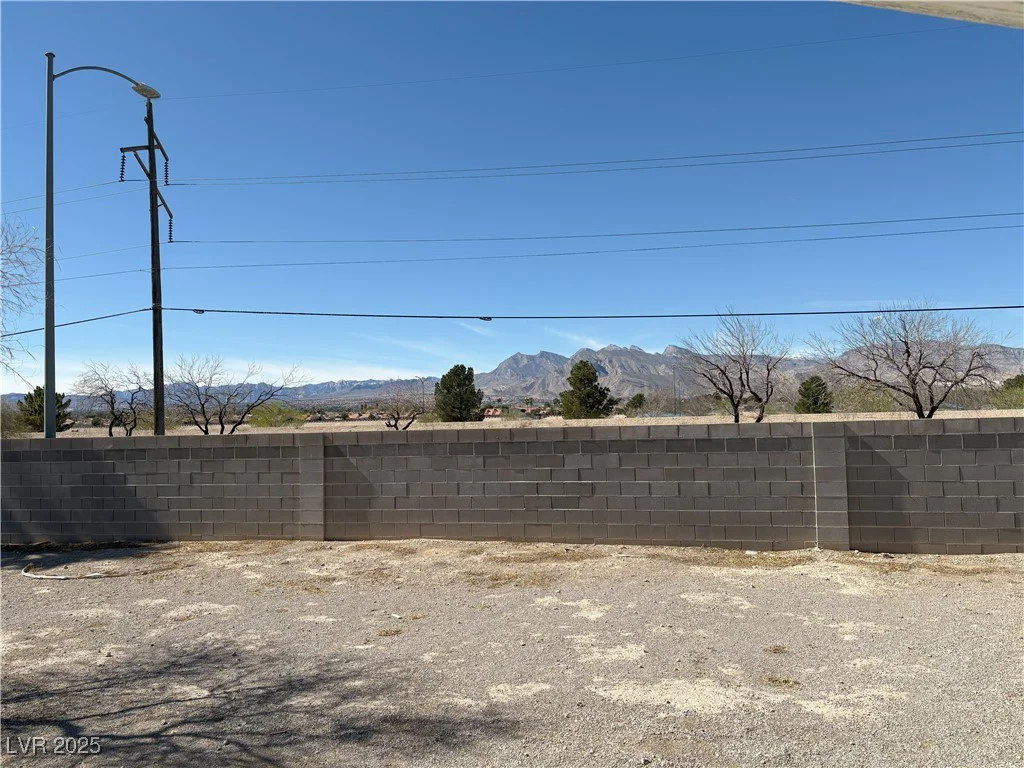 7133 Tropical Island, Las Vegas, NV 89129